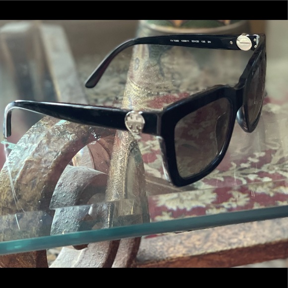 100% Authentic Tory Burch TY7809 Sunglasses 🕶 - Picture 7 of 13